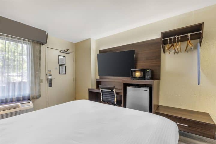 Room 27 of 45
